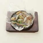 シンプルにお酒だけで蒸しました。
あさりのコクと旨味を存分にお楽しみください。