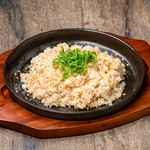 ガーリックの風味が食欲をそそります！