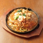 エビ、イカの海鮮に菜の花と筍が彩る、あんかけスパ風のとろ～り和風ソースが決めて！
春を味わう特別な逸品をお楽しみください。
