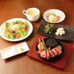 鹿児島県産A5ランク和牛を贅沢に味わう特別なランチコースです。ちょっと贅沢なランチにぴったり!
