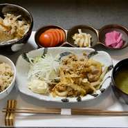 小料理店の味、おかずをご家庭テイクアウトでも食べていただきたいと思い、始めました。