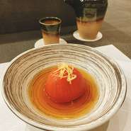 温、冷を選べる出し汁トマト。 男女ともに人気の一品。