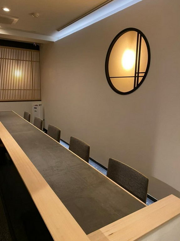 カウンター席15名