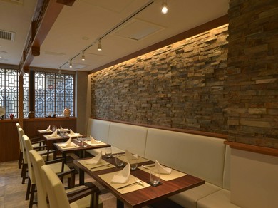 落ち着いたフロアや個室でのお食事をお楽しみ下さい