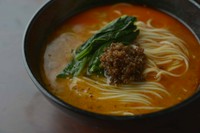 香り高い自家製辣油を使った他では味わえない担々麺になっております。