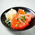 「和×肉イタリアン」をコンセプトにした料理メニュー！日本酒に合うように食材や調味料にもこだわりました。

