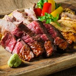 鹿児島県産のさつま純然鶏＆千葉県産のSPFブランド豚＆短角牛の肩ロースステーキの３種類を贅沢に食べ比べ！
