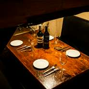 駅前の喧騒から離れた落ち着いた大人の空間。雰囲気のいい店内で国産牛のステーキはいかがでしょうか？デートにも最適です。

