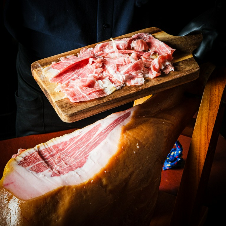 スペイン産生ハム“ハモン・セラーノ”