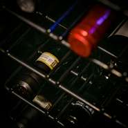 黒毛和牛に合わせやすいワインやシャンパンを各種ご用意しております。シーンに応じてボトルやグラスでもお楽しみください。珍しいワインに出会えるかもしれません。

