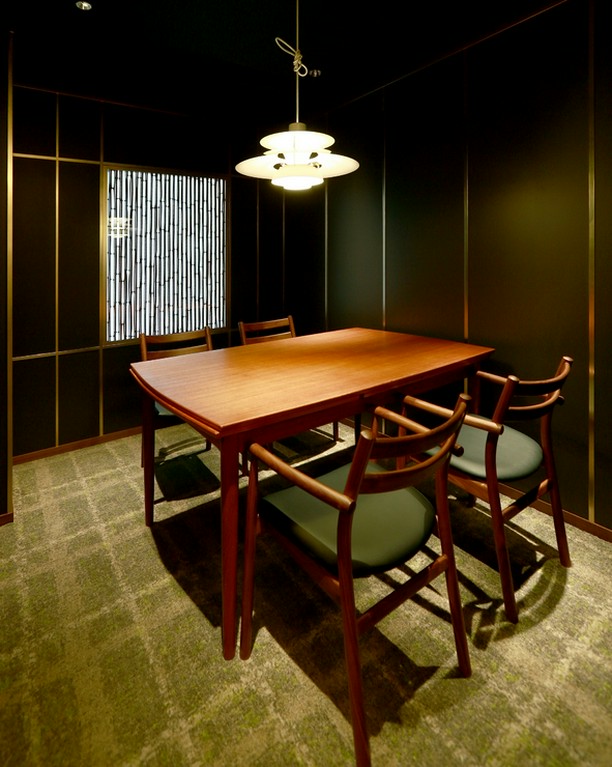 家族や友人など少人数での利用に最適。4名までの個室有