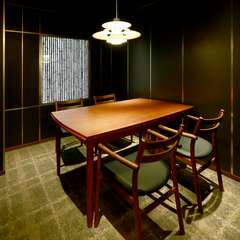 家族や友人など少人数での利用に最適。4名までの個室有