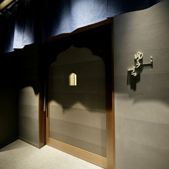 ひっそりと静かに佇み高級感漂う和食料理店