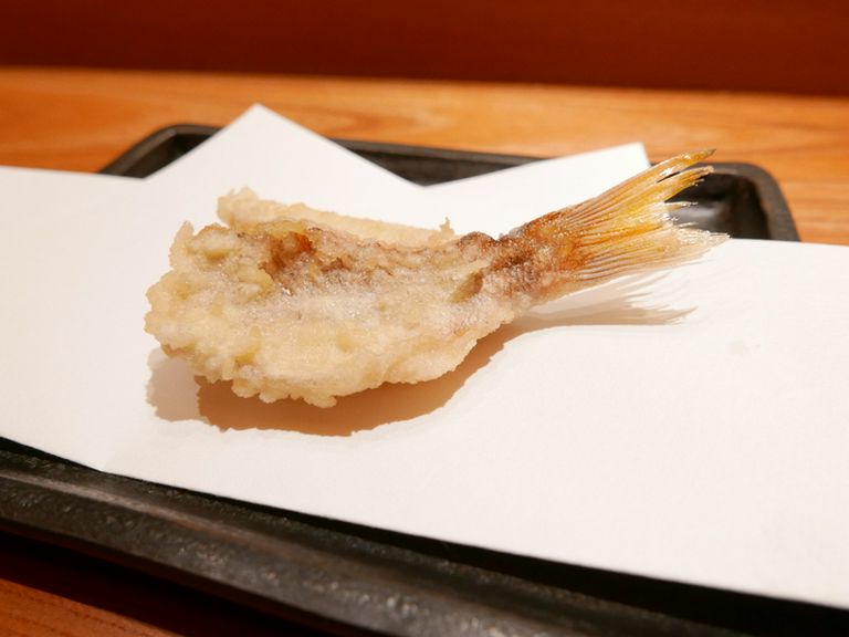 脂のりがよく、上品な白身魚としてのおいしさを引きだす『小鯛の天ぷら』