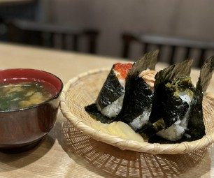 握り飯セット（握り飯２個＋味噌汁＋沢庵）