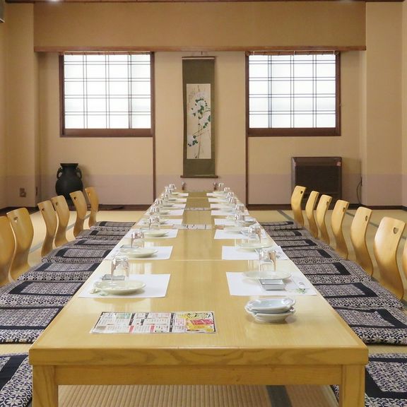 100名収容のお部屋もございます