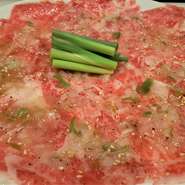 サシの入った美しい見た目も旨みも大満足！