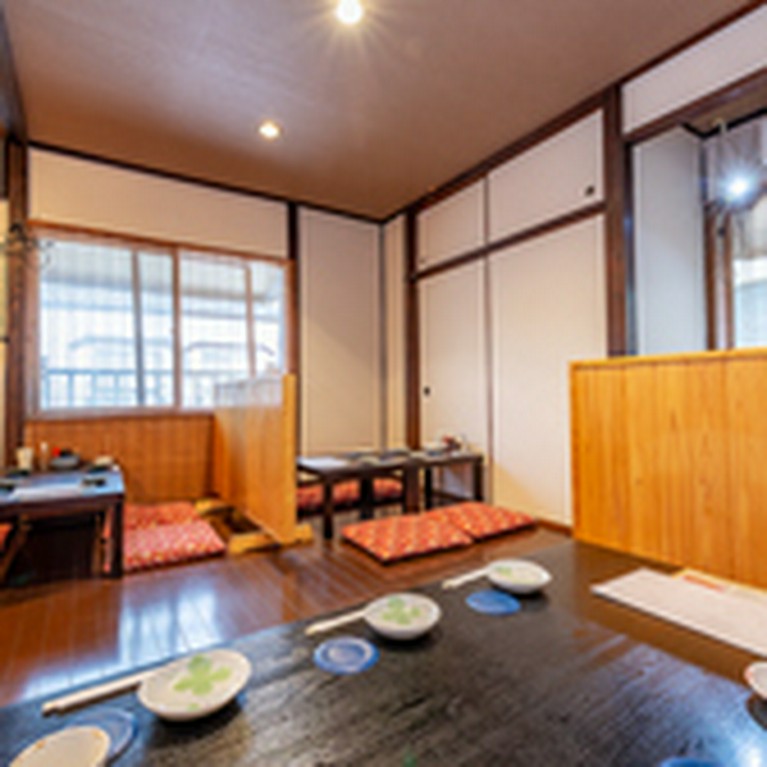 くつろげる雰囲気のお座敷完備