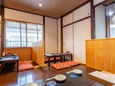 くつろげる雰囲気のお座敷完備