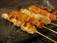 塩・タレを選んでいただきシェフオススメの串を焼き上げます。
