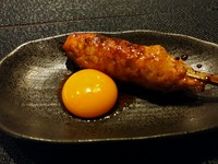 卵黄と当店自慢のつくねを絡ませてお召し上がりください