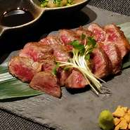 みんな大好きなステーキを食べやすくカットして3種の自家製ソースにつけてお召し上がりください。