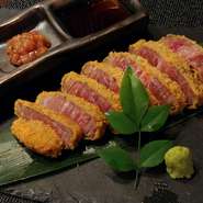 牛カツ外はカリカリ中はレアで！！
やみつきになる味。