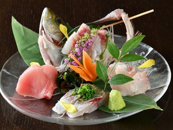 四季折々の新鮮な魚介を日替わりで。『刺身の盛り合わせ』