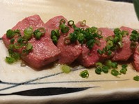 低温調理で火を完全に入れることにより口の中でとろけます。
