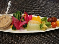 三浦野菜の美味しさが味わえます。
お花畑をイメージしてきれいな盛り付けで女性に人気
