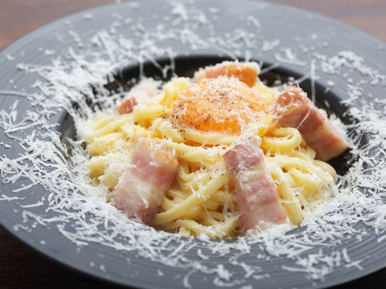 手づくりチーズをたっぷりトッピング。追いチーズも思うがまま