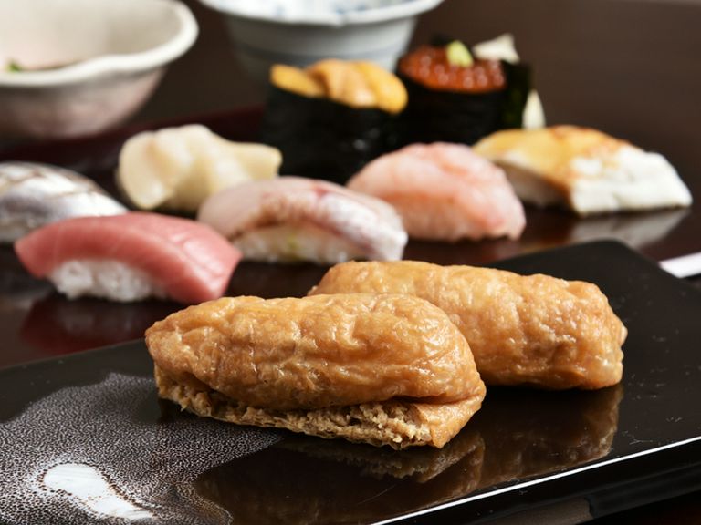 噛むほどに、たっぷりと染み込んだ出汁が溢れる。シンプルながら深い味わい『いなり』