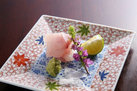 旬の鮮魚を味わえる一皿。新潟ならではの白身の旨さを堪能『白身魚　アラ』
