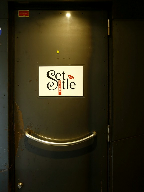 ビル3階に佇む、ひっそりとした隠れ家