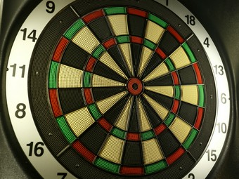 食事の合間に、手軽にダーツ楽しめる