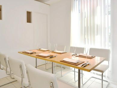 落ち着きのあるダイニングテーブル