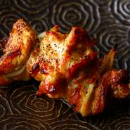 ー 健やかに ー
伊達鶏雌上湯 京都麺屋 棣鄂　

ー 炭のかほり ー
名物 伊達鶏雌かしわ含む伊達鶏雌串五彩

ー 春の伊吹ー
熊本県産 竹の子土佐煮 木の芽
徳島県産 蕗