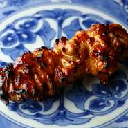 ー 健やかに ー
伊達鶏雌上湯 京都麺屋 棣鄂　

ー 炭のかほり ー
名物 伊達鶏雌かしわ含む伊達鶏雌串六彩と希少部位を心ゆくまで

ー 春の伊吹ー
熊本県産 竹の子土佐煮 木の芽
徳島県産 蕗