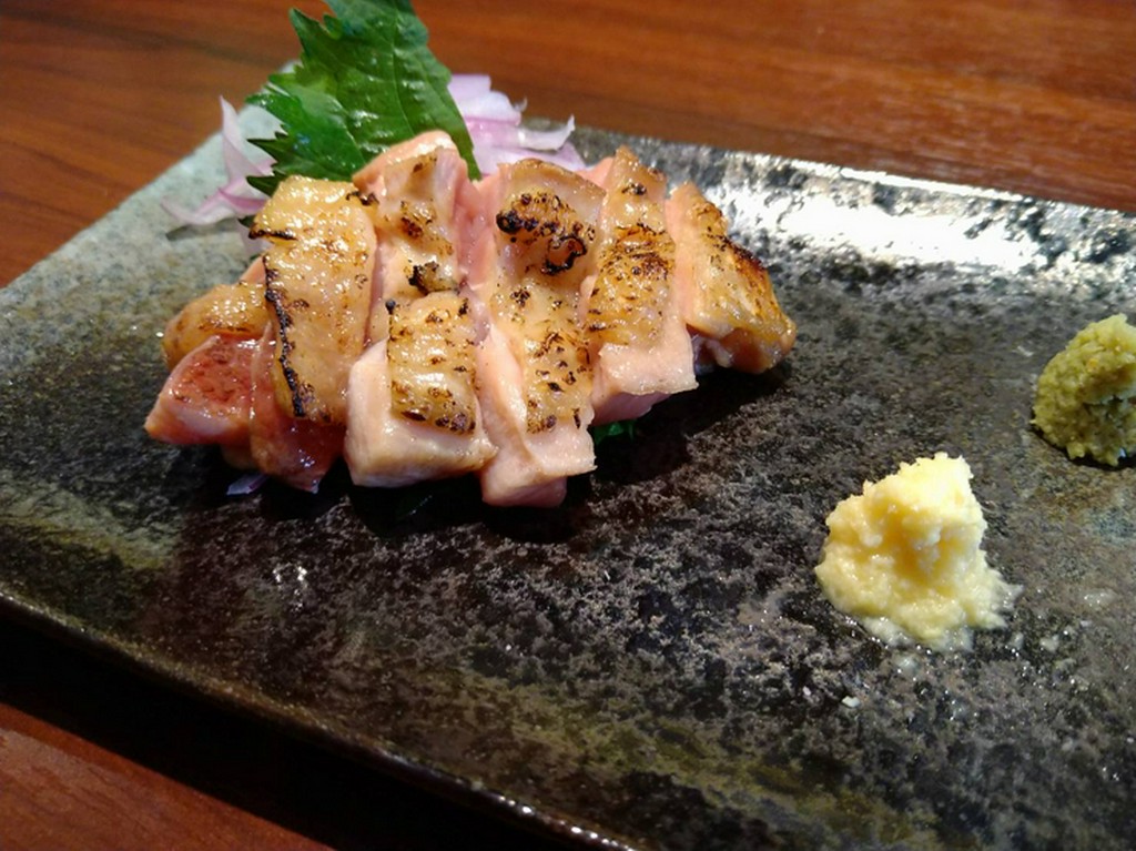 朝引き鶏モモたたき