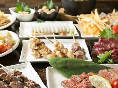 当店自慢の串焼きを囲んで盛り上がる歓送迎会