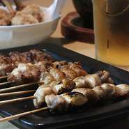 焼き鳥盛り合わせが300円(税込)！ビールとの相性抜群！