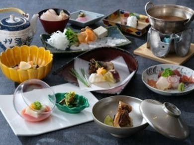 旬の食材を使った懐石料理お料理をお愉しみください