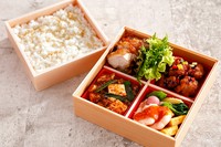 ・三元豚黒酢酢豚
・海老のチリソース煮
・弥平唐辛子の麻婆豆腐
・サクサク油淋鶏
・近江野菜のさっぱり旨塩炒め
・近江米

※近江米を叉焼炒飯へ変更　+￥350