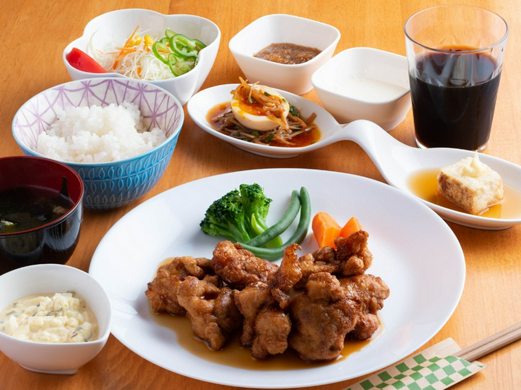 やわらかジューシー！自家製・醤油麹に漬け込んだ『チキン南蛮定食』