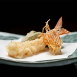 厳選された四季折々の天婦羅と逸品料理を織り交ぜたお任せ天麩羅×寿司プラン。