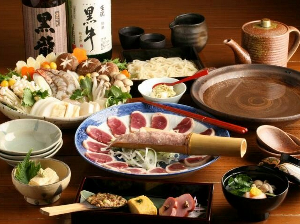 旬と食す『鴨鍋』。鴨料理を心行くまで味わうコースもあり