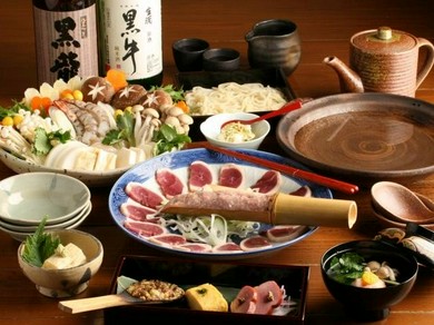 旬と食す『鴨鍋』。鴨料理を心行くまで味わうコースもあり