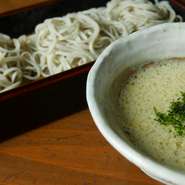 大和芋と卵仕立てのとろろ汁でどうぞ