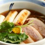 旨味のある柔らかな蔵王地鴨を使っています。