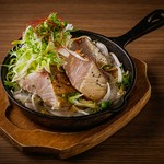 表面のみを焼き上げて中をレア状態にしました。